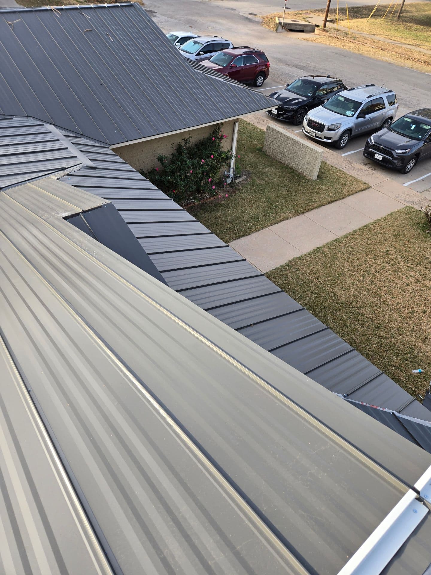 Seamless Metal Roofing Installation in Your Neighborhood